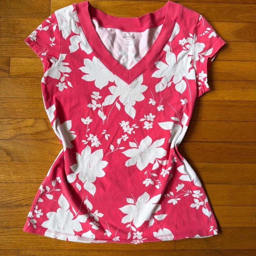 Express Coral Hibiscus Flower Print V Neck Tee Y2K Pink Floral Baby Tee Medium